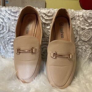 Women’s flats